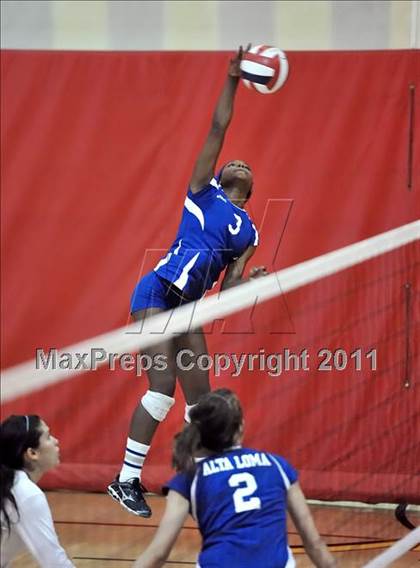 Thumbnail 3 in Alta Loma vs Mayfield (Molten Classic) photogallery.
