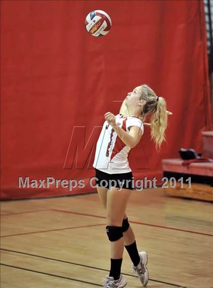 Thumbnail 3 in Alta Loma vs Mayfield (Molten Classic) photogallery.