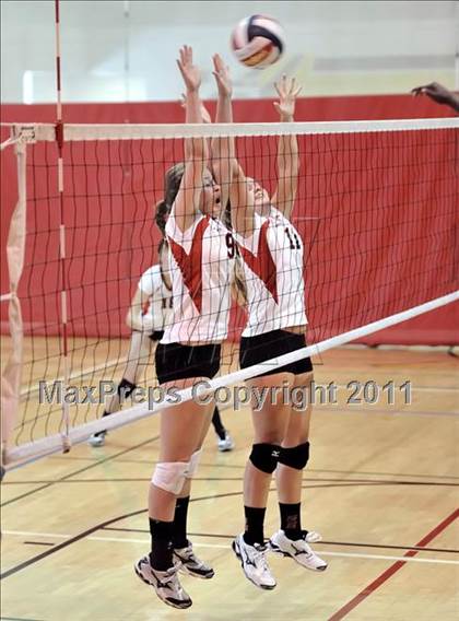 Thumbnail 3 in Alta Loma vs Mayfield (Molten Classic) photogallery.