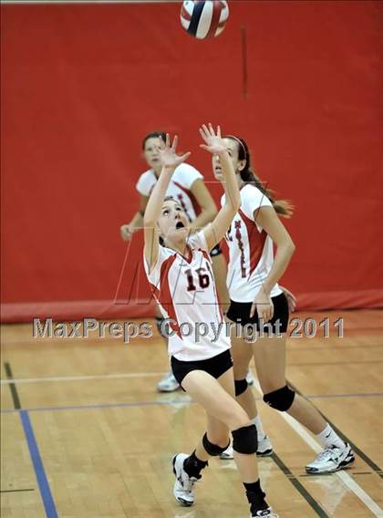 Thumbnail 3 in Alta Loma vs Mayfield (Molten Classic) photogallery.