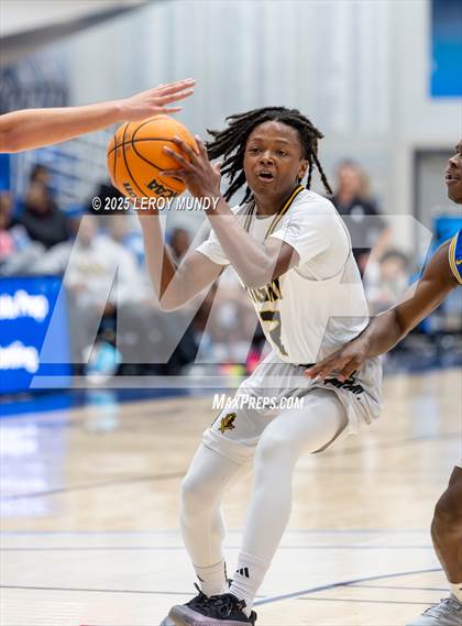 Thumbnail 3 in Augusta Prep vs. Evans photogallery.