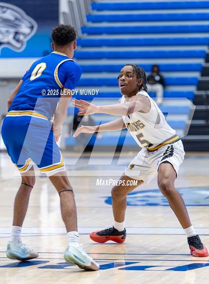 Thumbnail 3 in Augusta Prep vs. Evans photogallery.