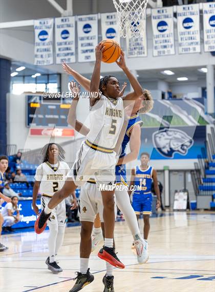 Thumbnail 2 in Augusta Prep vs. Evans photogallery.