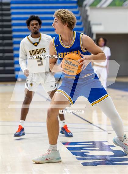 Thumbnail 2 in Augusta Prep vs. Evans photogallery.