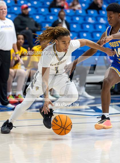 Thumbnail 2 in Augusta Prep vs. Evans photogallery.