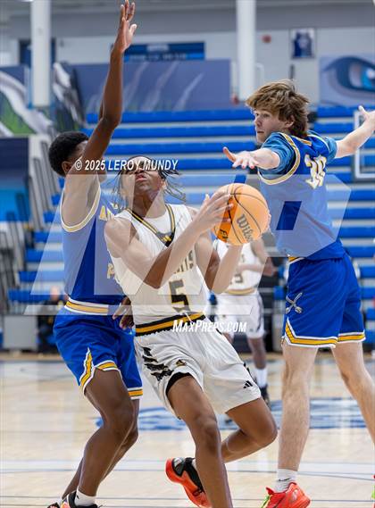 Thumbnail 3 in Augusta Prep vs. Evans photogallery.