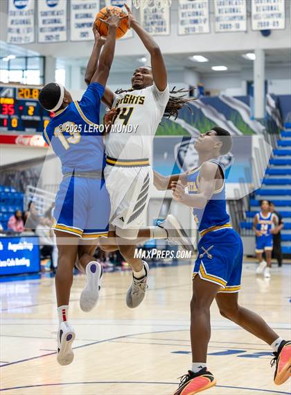 Thumbnail 2 in Augusta Prep vs. Evans photogallery.