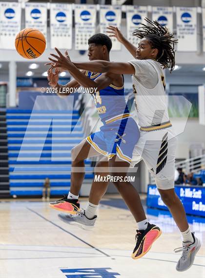 Thumbnail 2 in Augusta Prep vs. Evans photogallery.