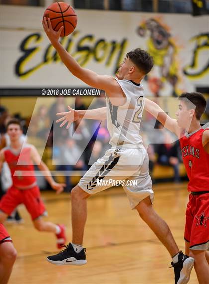 Thumbnail 3 in Ray vs Edison [Thomas A.] (SAISD Basketball Tournament) photogallery.