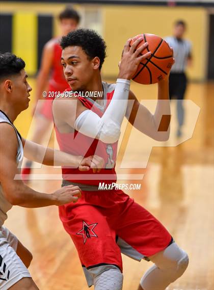 Thumbnail 1 in Ray vs Edison [Thomas A.] (SAISD Basketball Tournament) photogallery.