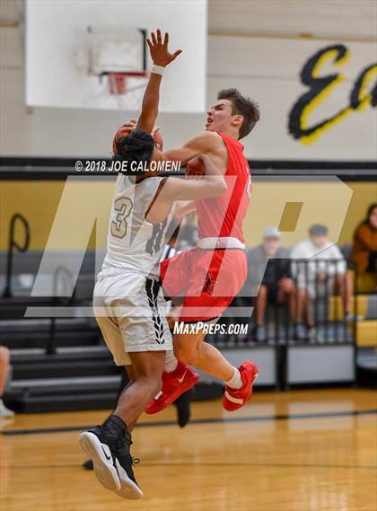 Thumbnail 2 in Ray vs Edison [Thomas A.] (SAISD Basketball Tournament) photogallery.