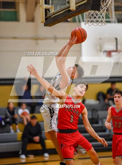 Thumbnail 1 in Ray vs Edison [Thomas A.] (SAISD Basketball Tournament) photogallery.