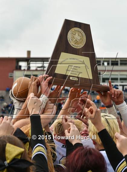 Thumbnail 1 in Abbott vs. Crowell (UIL 1A Six-Man Final) photogallery.