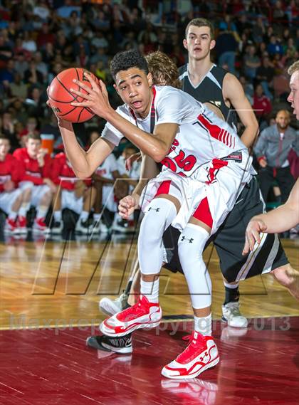 Thumbnail 3 in Arapahoe vs. Denver East (CHSAA 5A Great 8) photogallery.