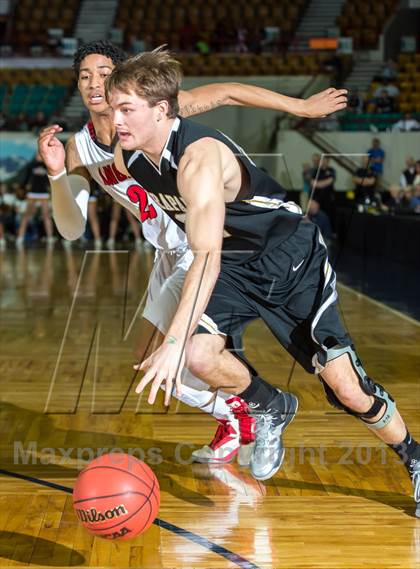 Thumbnail 2 in Arapahoe vs. Denver East (CHSAA 5A Great 8) photogallery.