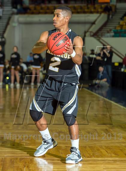 Thumbnail 1 in Arapahoe vs. Denver East (CHSAA 5A Great 8) photogallery.