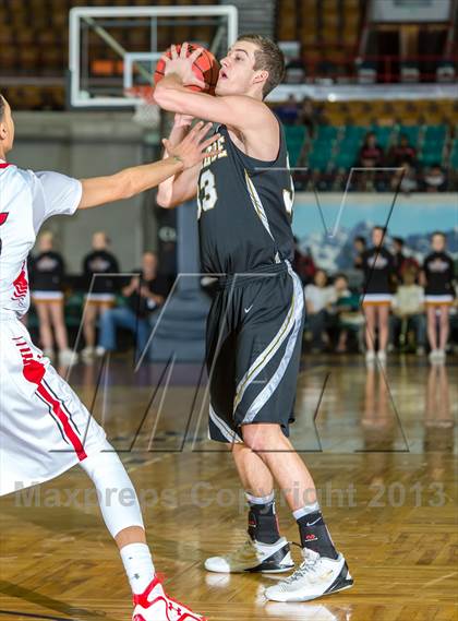 Thumbnail 1 in Arapahoe vs. Denver East (CHSAA 5A Great 8) photogallery.