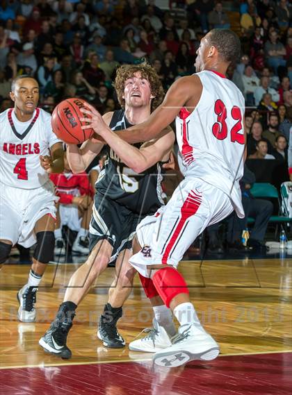 Thumbnail 1 in Arapahoe vs. Denver East (CHSAA 5A Great 8) photogallery.
