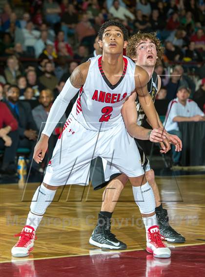 Thumbnail 1 in Arapahoe vs. Denver East (CHSAA 5A Great 8) photogallery.