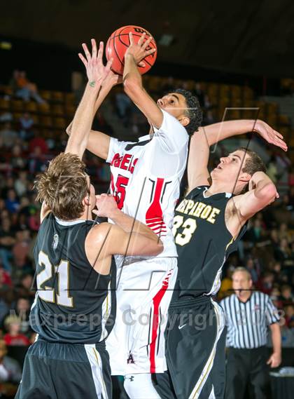Thumbnail 1 in Arapahoe vs. Denver East (CHSAA 5A Great 8) photogallery.