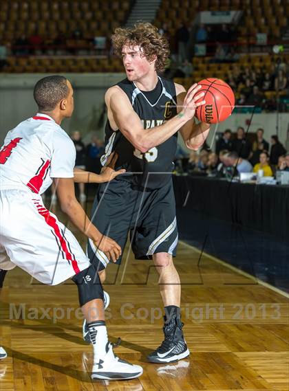 Thumbnail 3 in Arapahoe vs. Denver East (CHSAA 5A Great 8) photogallery.