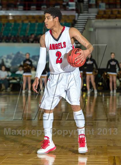 Thumbnail 2 in Arapahoe vs. Denver East (CHSAA 5A Great 8) photogallery.