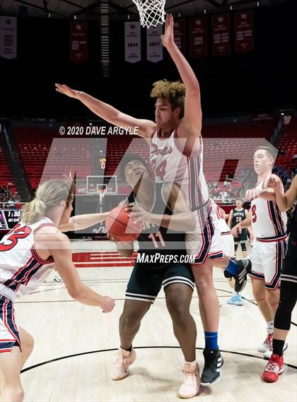 Thumbnail 3 in Bountiful vs. Springville (UHSAA 5A Quarterfinal) photogallery.