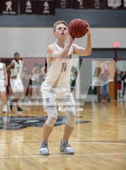 Thumbnail 2 in Edmond Santa Fe vs. Edmond Memorial photogallery.