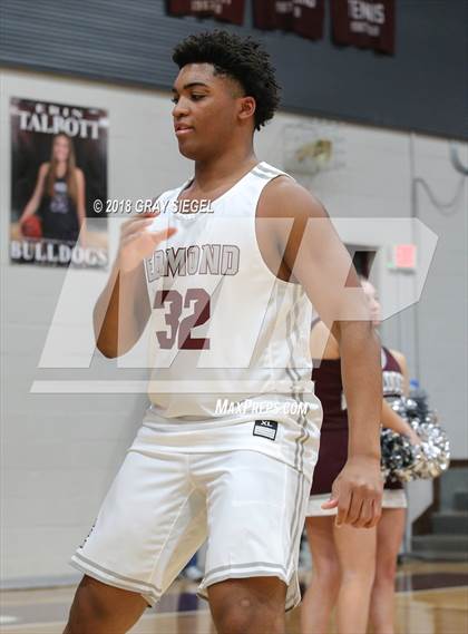 Thumbnail 2 in Edmond Santa Fe vs. Edmond Memorial photogallery.