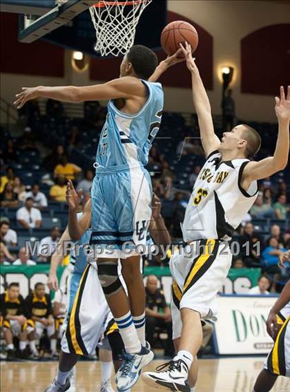 Thumbnail 2 in Mission Bay vs University City (CIF SDS D3 Final) photogallery.