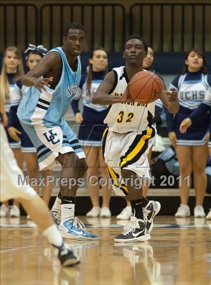 Thumbnail 2 in Mission Bay vs University City (CIF SDS D3 Final) photogallery.