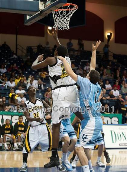 Thumbnail 2 in Mission Bay vs University City (CIF SDS D3 Final) photogallery.
