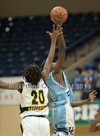 Thumbnail 2 in Mission Bay vs University City (CIF SDS D3 Final) photogallery.