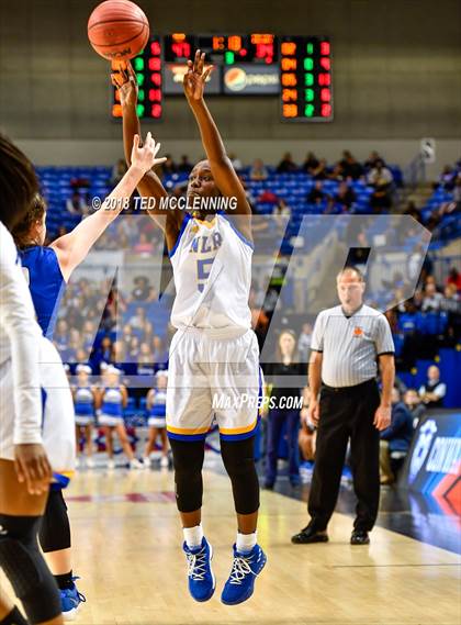 Thumbnail 1 in Conway vs North Little Rock (AAA 7A Final) photogallery.