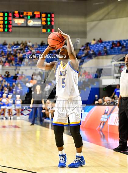 Thumbnail 1 in Conway vs North Little Rock (AAA 7A Final) photogallery.