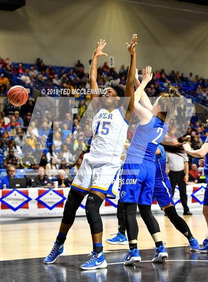 Thumbnail 3 in Conway vs North Little Rock (AAA 7A Final) photogallery.