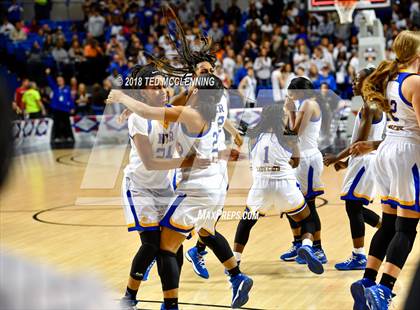 Thumbnail 1 in Conway vs North Little Rock (AAA 7A Final) photogallery.