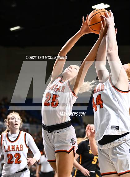 Thumbnail 2 in Lamar vs. Salem (AAA 3A State Final) photogallery.