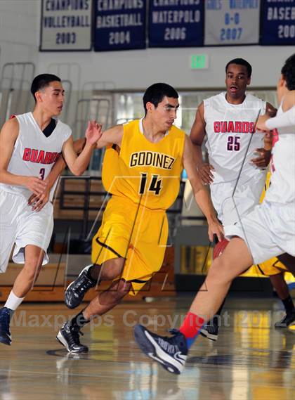 Thumbnail 1 in Godinez vs Bell Jeff (MaxPreps Holiday Classic) photogallery.
