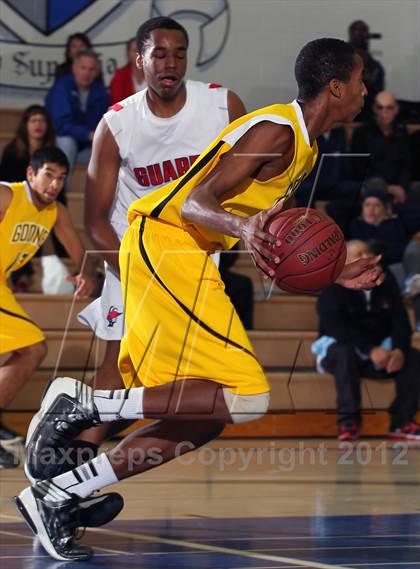 Thumbnail 3 in Godinez vs Bell Jeff (MaxPreps Holiday Classic) photogallery.