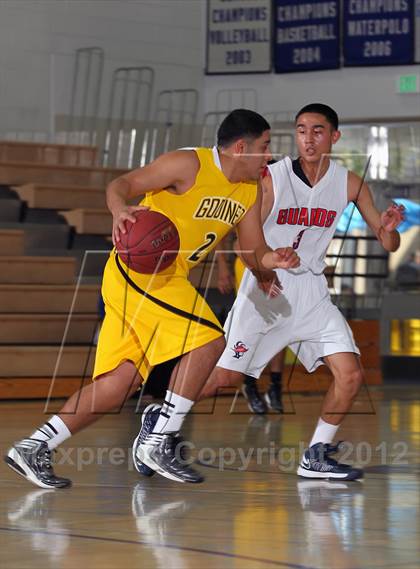 Thumbnail 1 in Godinez vs Bell Jeff (MaxPreps Holiday Classic) photogallery.