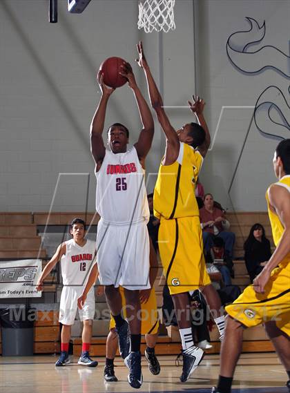Thumbnail 1 in Godinez vs Bell Jeff (MaxPreps Holiday Classic) photogallery.