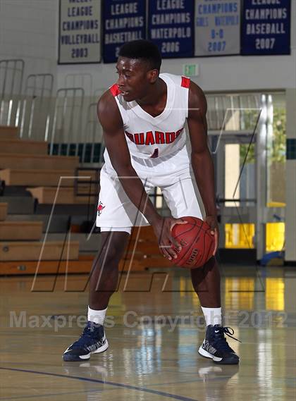 Thumbnail 3 in Godinez vs Bell Jeff (MaxPreps Holiday Classic) photogallery.