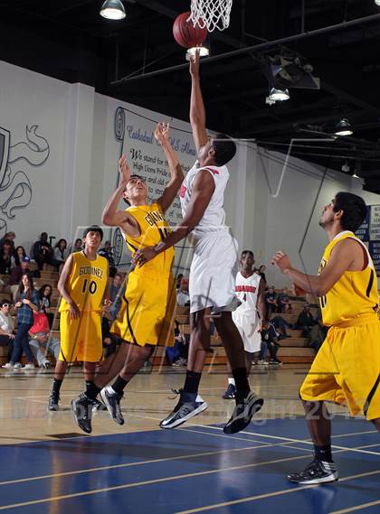 Thumbnail 1 in Godinez vs Bell Jeff (MaxPreps Holiday Classic) photogallery.
