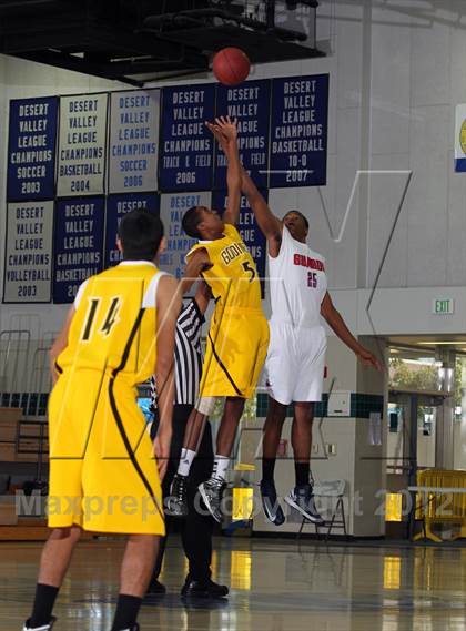 Thumbnail 1 in Godinez vs Bell Jeff (MaxPreps Holiday Classic) photogallery.