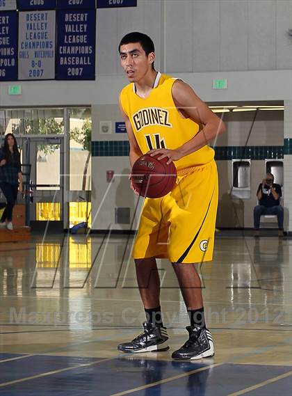 Thumbnail 3 in Godinez vs Bell Jeff (MaxPreps Holiday Classic) photogallery.