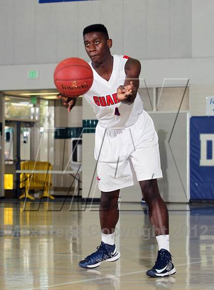 Thumbnail 3 in Godinez vs Bell Jeff (MaxPreps Holiday Classic) photogallery.