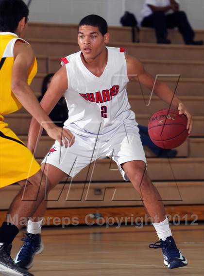 Thumbnail 3 in Godinez vs Bell Jeff (MaxPreps Holiday Classic) photogallery.
