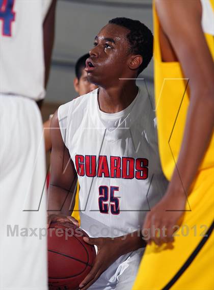 Thumbnail 3 in Godinez vs Bell Jeff (MaxPreps Holiday Classic) photogallery.