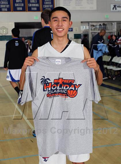 Thumbnail 1 in Godinez vs Bell Jeff (MaxPreps Holiday Classic) photogallery.